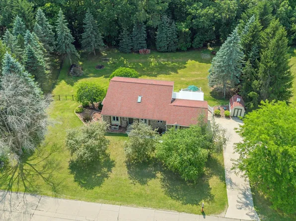 N6839 Donlin Dr, Pardeeville, WI 53954