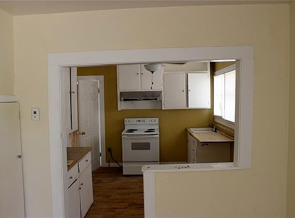 3rd image of 1103 E Elm St
