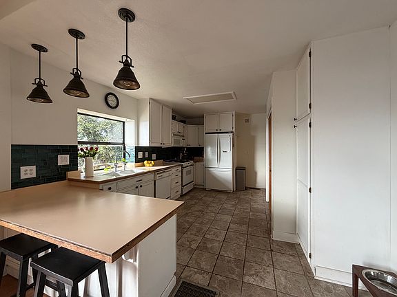 4th image of 20235 Chapel Dr