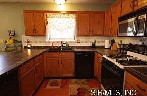 5th image of 2309 Holiday Ln