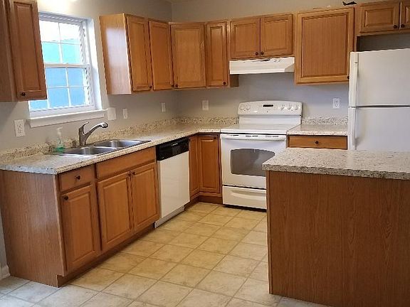 3rd image of 114 Copperfield Ln