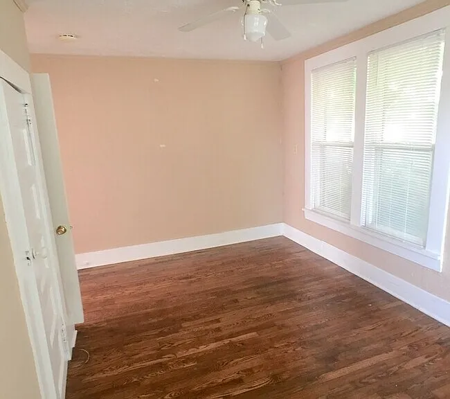 320 W Duffy St — Photo 13