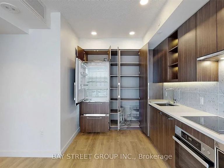 95 McMahon Dr #1212 — Photo 14