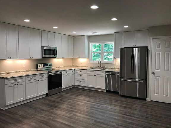Gourmet kitchen, All stainless, brand-name appliances, energy efficient, LED lighting, lots of cabinet and storage space with spacious pantry