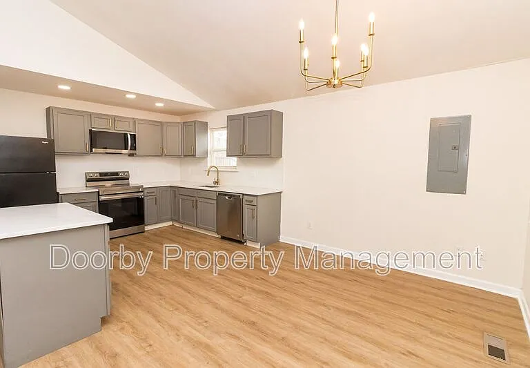 2310 Cushman St — Photo 3