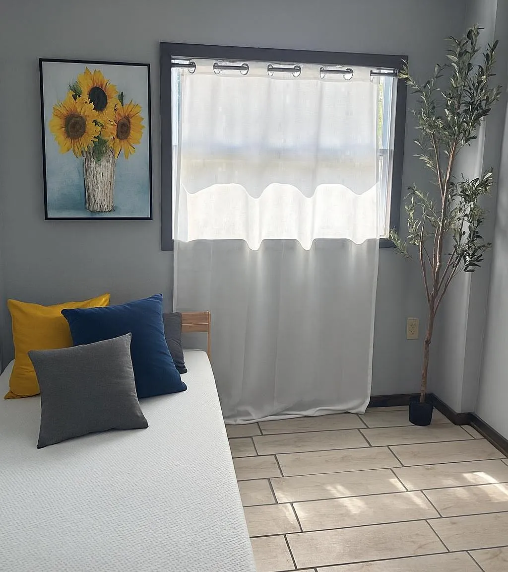 4 bed, 2.0 bath, 1600 sqft, $819 — Photo 1