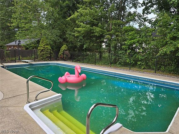 2nd image of 2867 Mapleview Ln