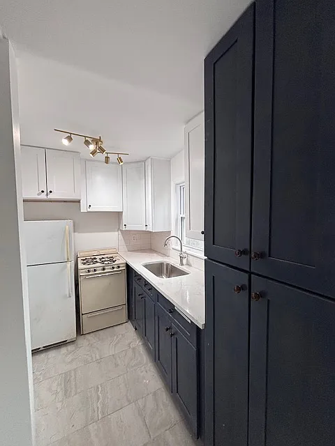 1 bed, 700 sqft, $1,000 — Photo 3