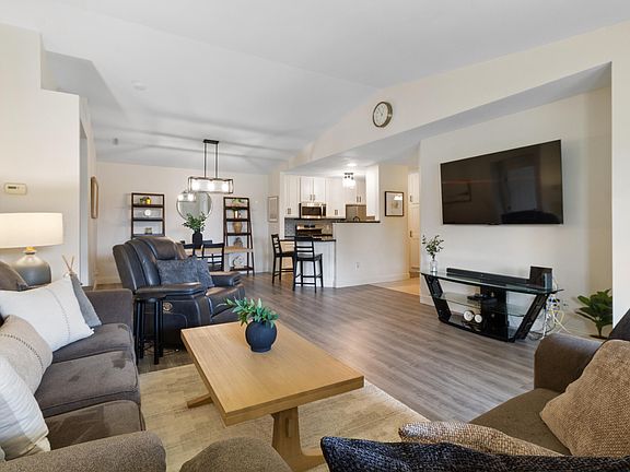 4th image of 9815 Wildwood Ct Unit 2-C