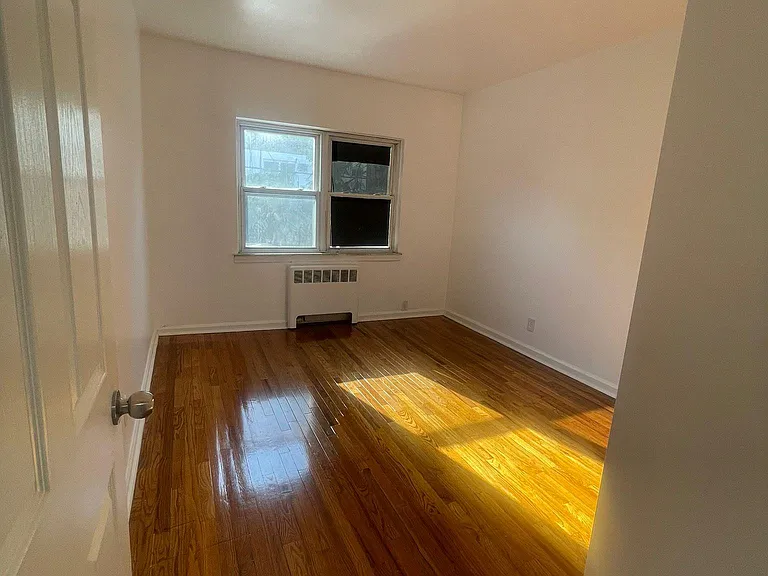 2320 Young Ave #2 — Photo 5