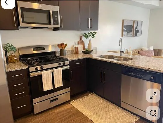 3 bed, 2.0 bath, 1233 sqft, $2,650 — Photo 2