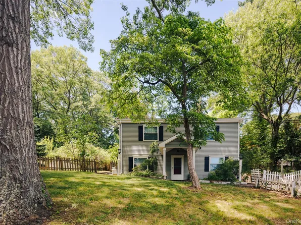 33 Port Washington Road, Sound Beach, NY 11789