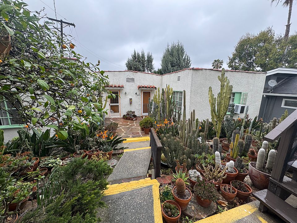 2nd image of 877 Hyperion Ave #901-1/2