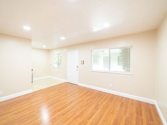 2nd image of 200 E 15th St #206-4