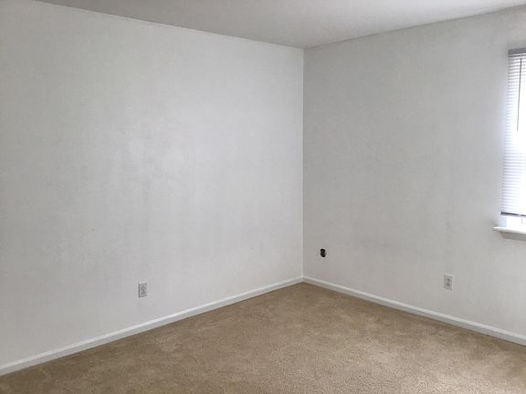 4th image of 844 Saint James Dr