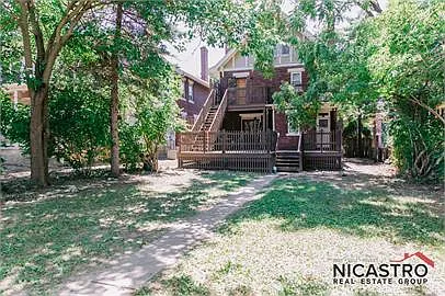 8 bed, 2.5 bath, 2062 sqft, $8,643 — Photo 4