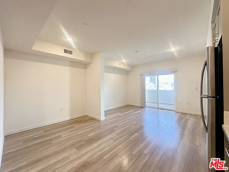 1025 S Berendo St #504 — Photo 7