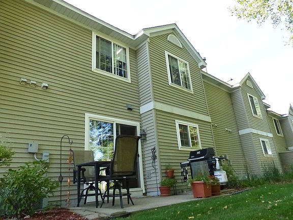 3rd image of 582 Mission Hills Way W