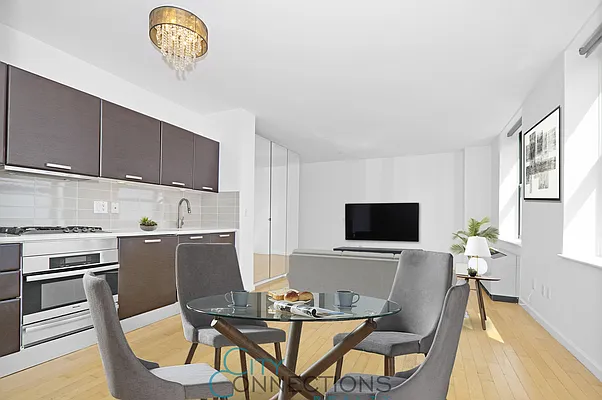 Rented by City Connections Realty | media 3