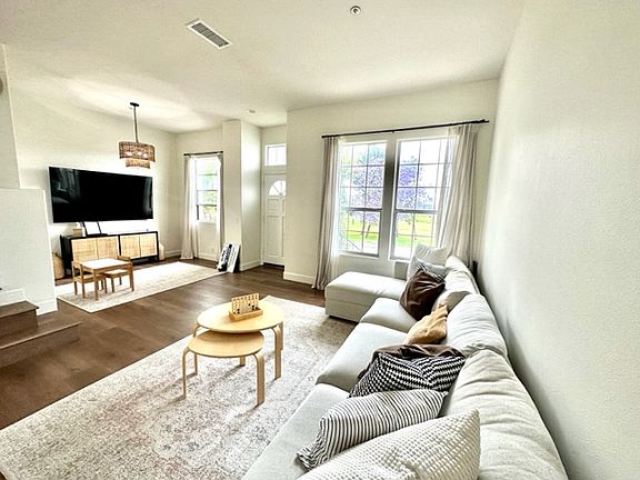5th image of 2942 Ballesteros Ln #1