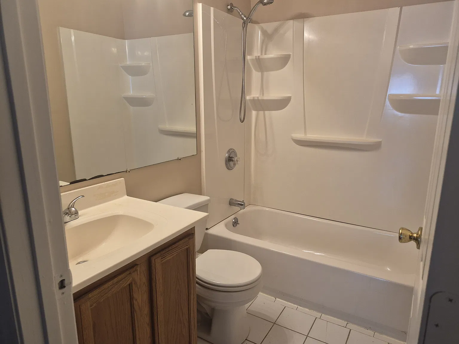 3 bed, 1055 sqft, $1,800 — Photo 3