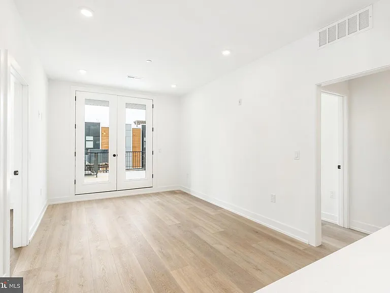 2002 Frankford Ave #201 — Photo 11