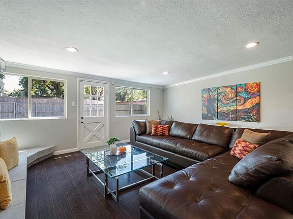 5th image of 303 S Weatherred Dr