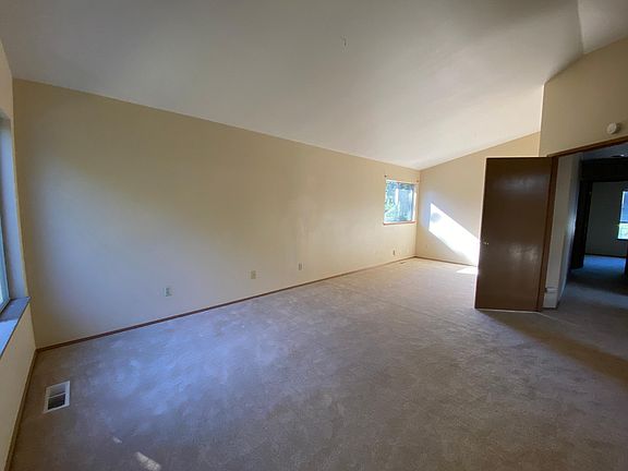 4th image of 3704 246th Ave SE