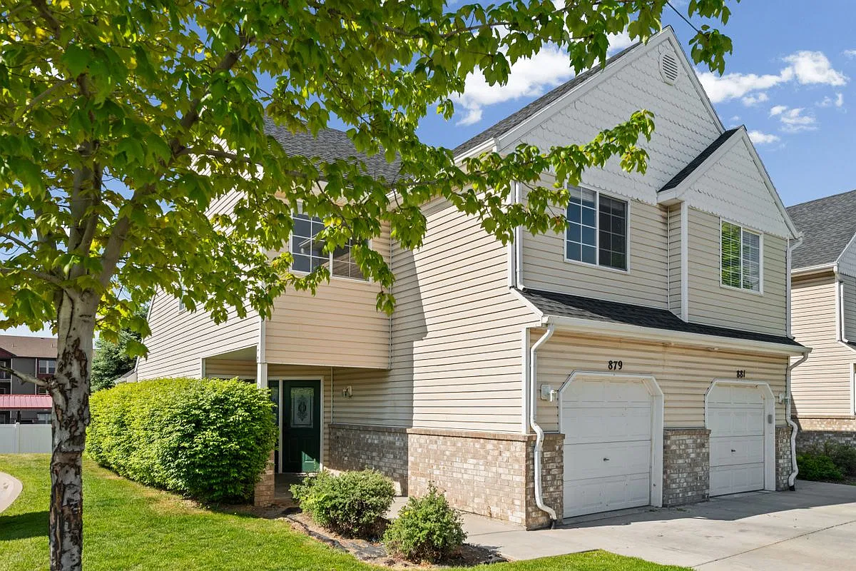 3 bed, 3.0 bath, 1400 sqft, $1,950 — Photo 2