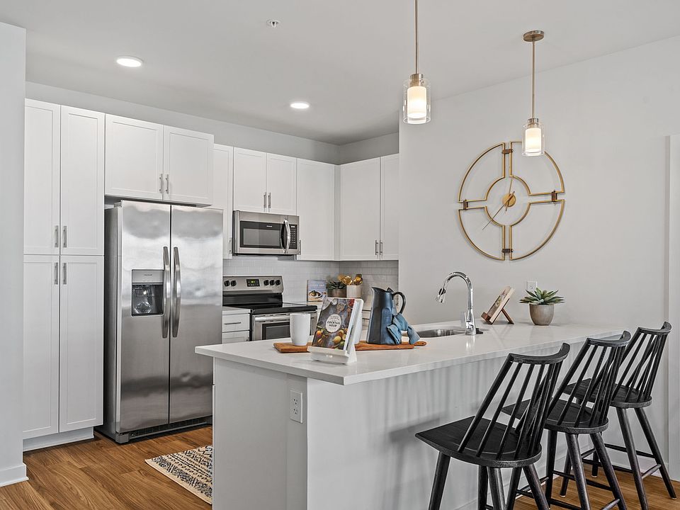 Miles - 2 Bed / 2 Bath - 1,098 Sq.Ft.