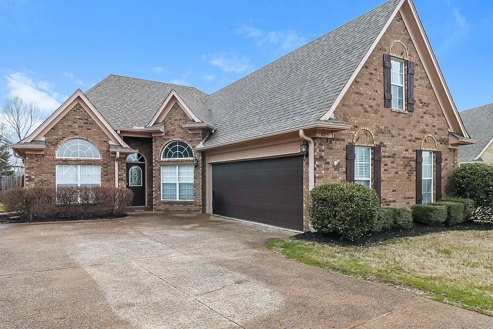 3 bed, 2.0 bath, 2090 sqft, $2,205 — Photo 4