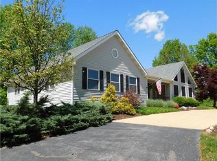 911 Ridge Rd, Ballwin, MO 63021