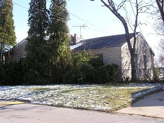3rd image of 5726 McLaran Ave