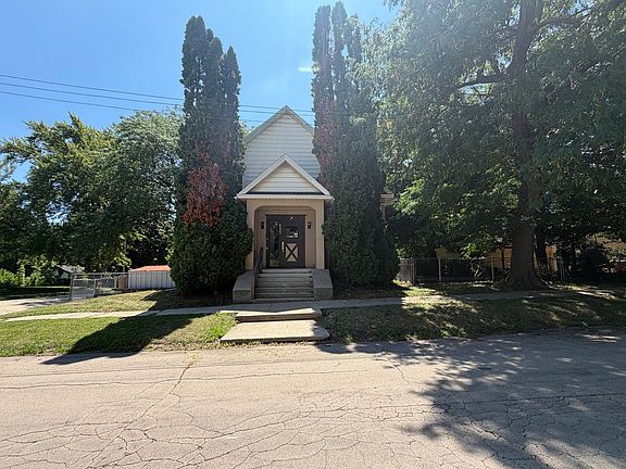 3rd image of 537 W Pleasant St
