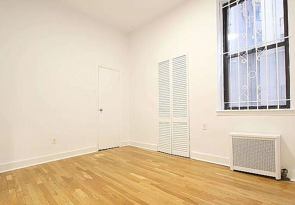 3rd image of 202 W 81st St APT 1C