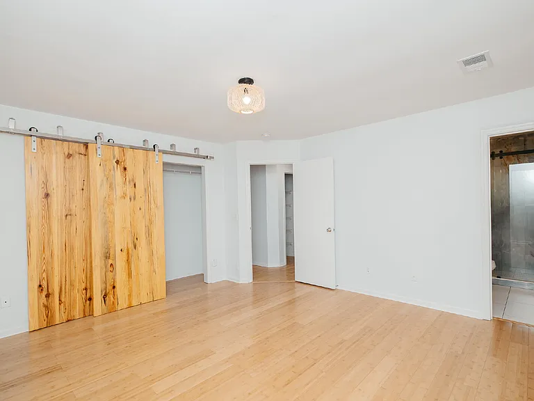 218 Lytham Ct — Photo 14