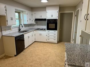 808 Hawkins Ave, Wake Village, TX 75501