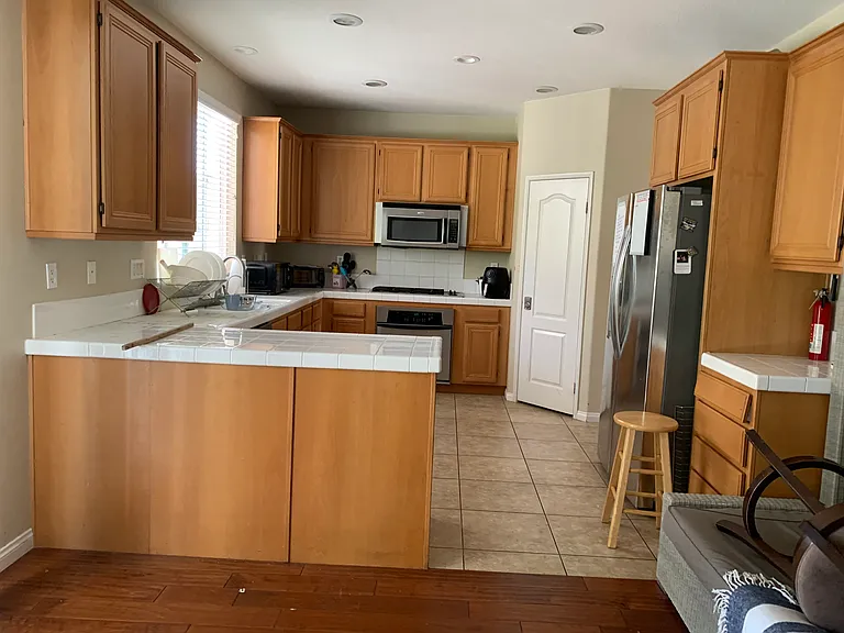 405 S Mountain View St — Photo 5