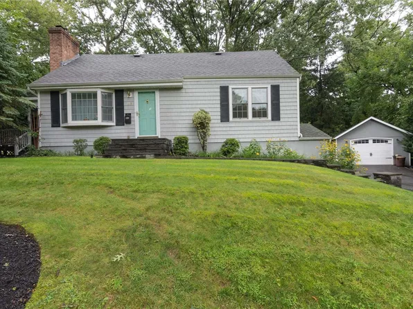 99 Berg Avenue, Kings Park, NY 11754