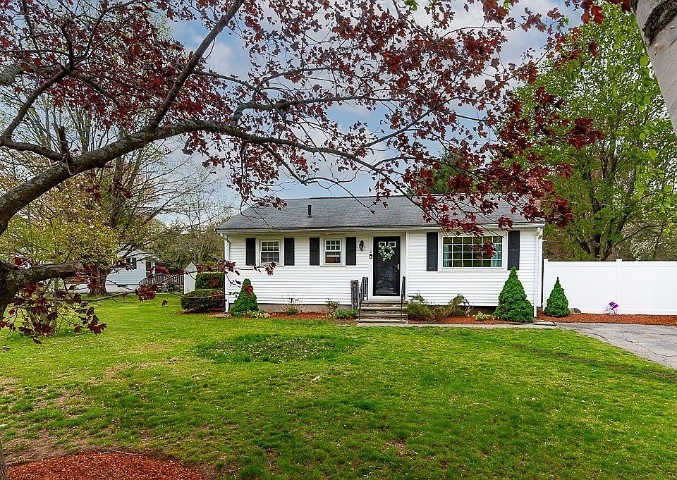 1st image of 3 Pickard Ln
