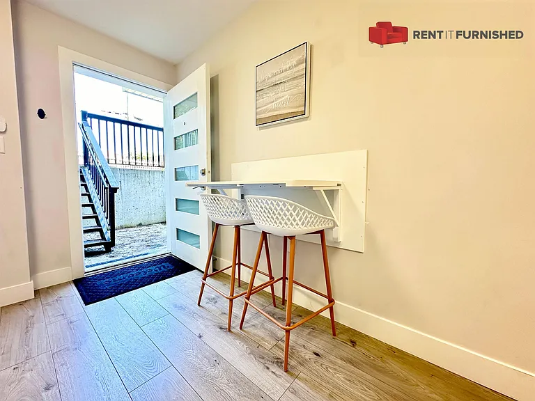 3460 Prince Edward St — Photo 4