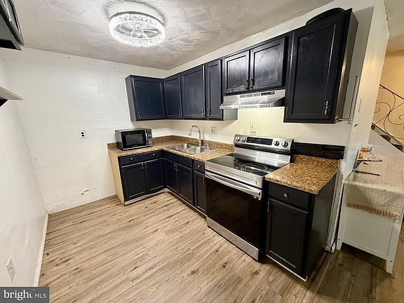 4th image of 811 Lansdowne Ave