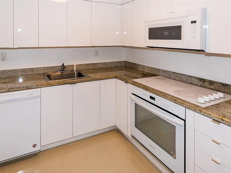 10101 E Bay Harbor Dr #404 — Photo 7