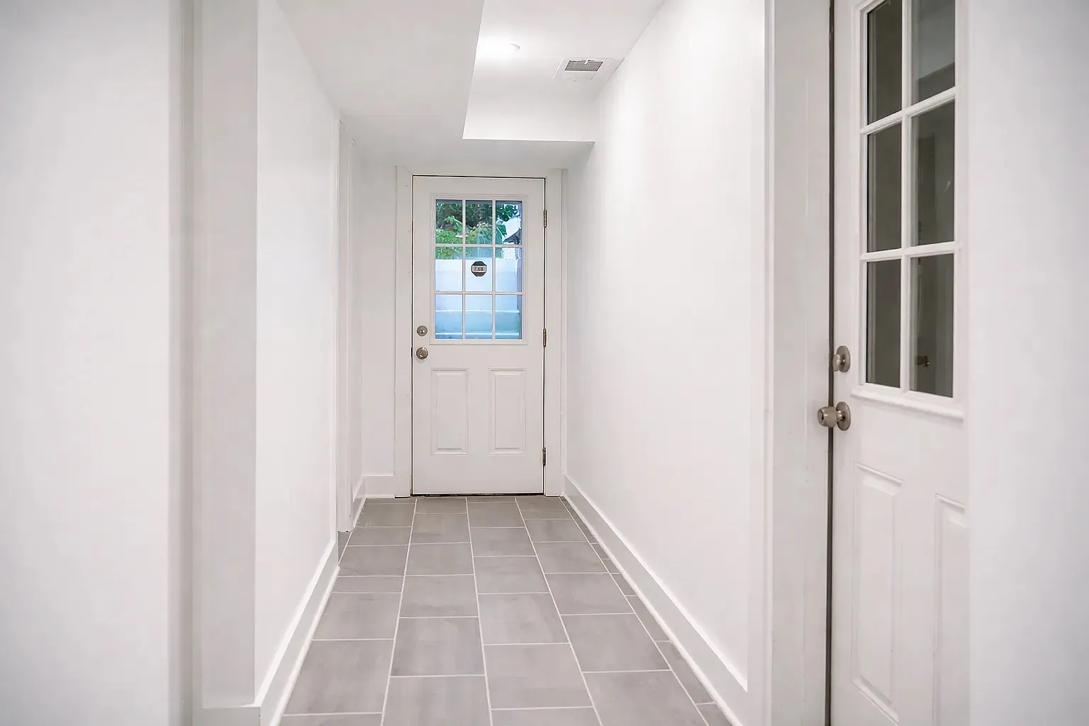 3 bed, 1000 sqft, $3,300 — Photo 4