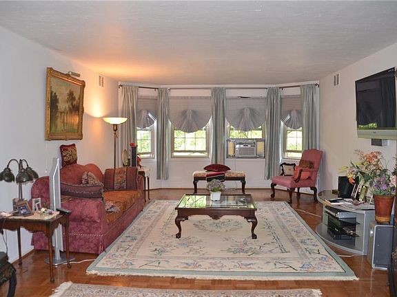 4th image of 13610 Shaker Blvd APT 301