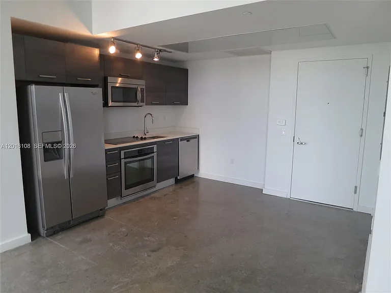 151 SE 1st St #3204 — Photo 4