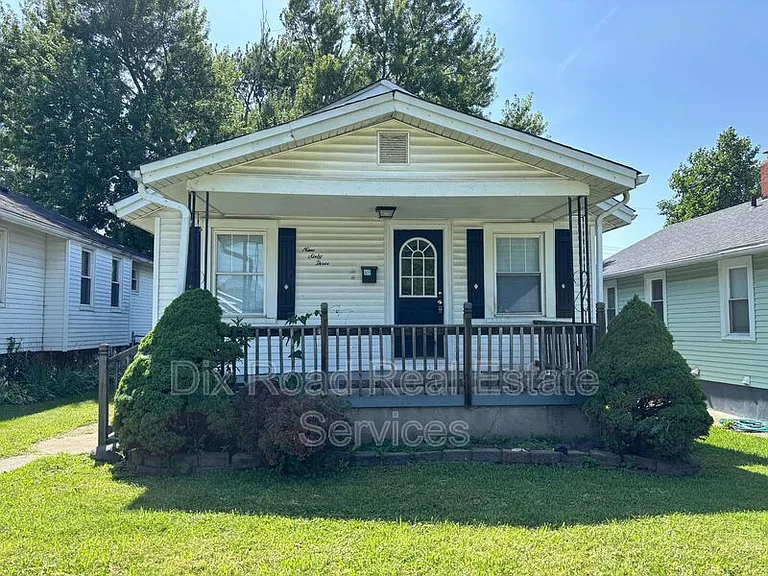 963 N E St — Photo 1