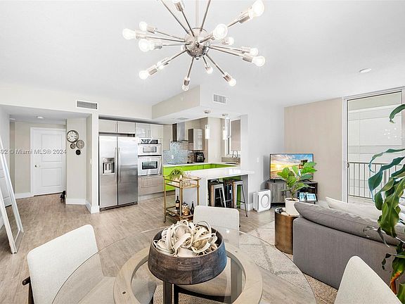 4th image of 1250 S Miami Ave #1015