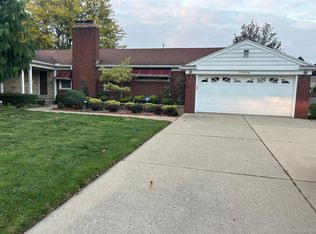 15910 Crescent Ave, Allen Park, MI 48101