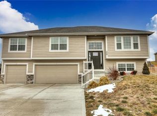 506 Buck Ct, Kearney, MO 64060